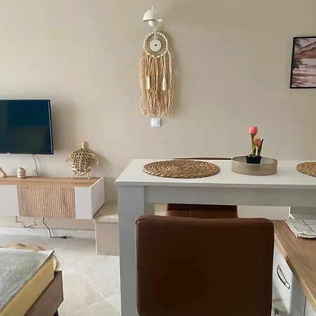 и студия в комплекс Flores Garden Апартамент Черноморец