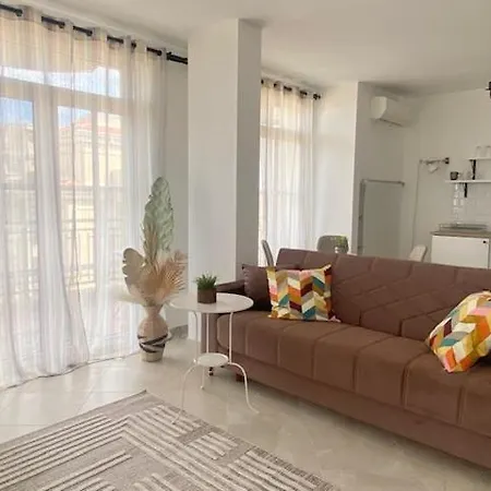 Апартамент и студия в комплекс Flores Garden Черноморец