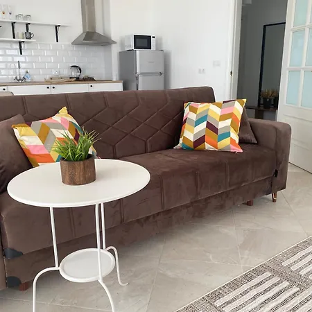 и студия в комплекс Flores Garden شقة *