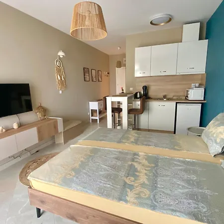 и студия в комплекс Flores Garden Appartement