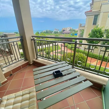 и студия в комплекс Flores Garden Chernomorets