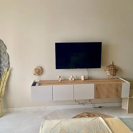 и студия в комплекс Flores Garden * Черноморец