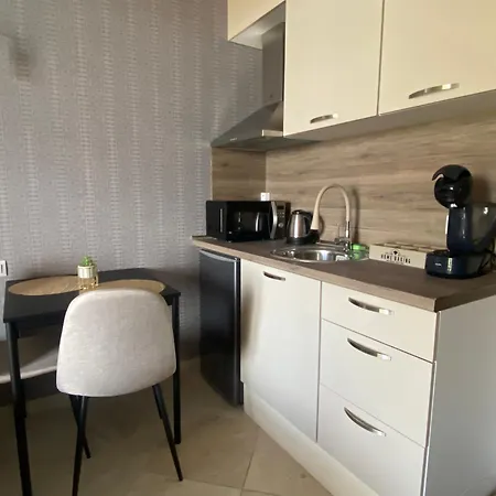 Appartement и студия в комплекс Flores Garden Chernomorets