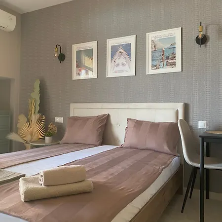 и студия в комплекс Flores Garden Апартамент