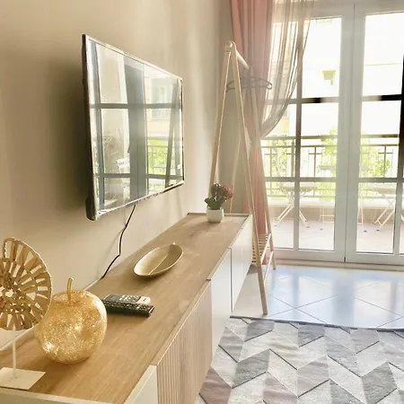 Apartment и студия в комплекс Flores Garden