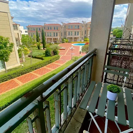 и студия в комплекс Flores Garden Appartement Chernomorets