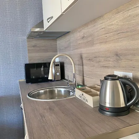 и студия в комплекс Flores Garden تشيرنوموريتس