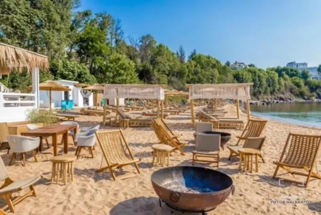 и студия в комплекс Flores Garden *