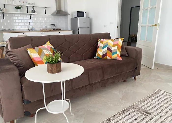 и студия в комплекс Flores Garden Apartament *