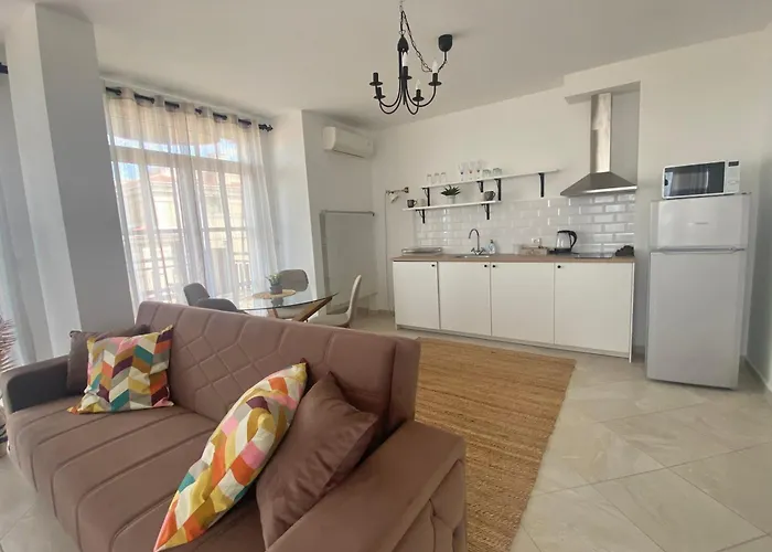 и студия в комплекс Flores Garden Apartament *