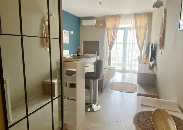 и студия в комплекс Flores Garden