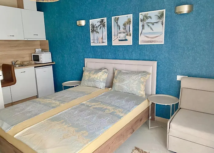 и студия в комплекс Flores Garden Apartament *