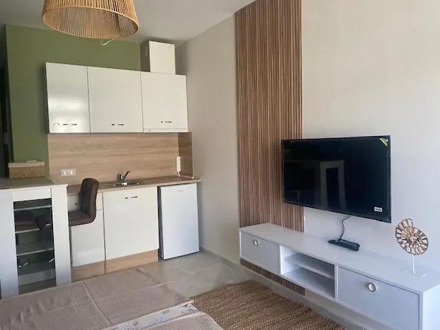 и студия в комплекс Flores Garden Cernomoreț