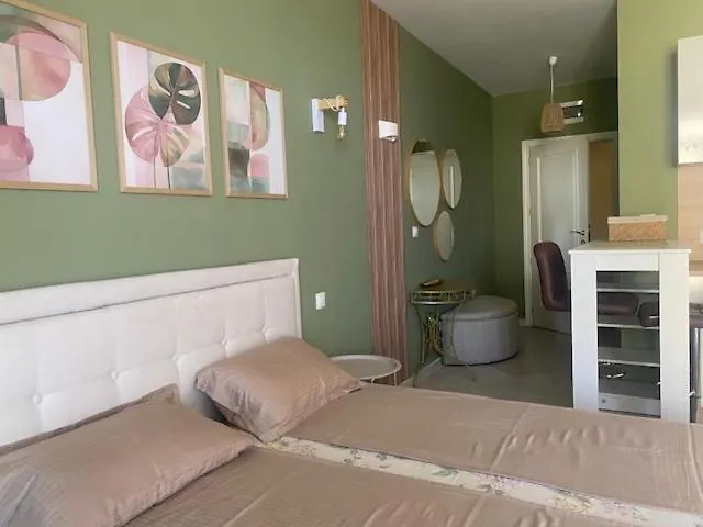 и студия в комплекс Flores Garden Apartament Cernomoreț