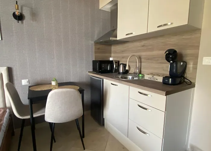 Apartament и студия в комплекс Flores Garden Cernomoreț