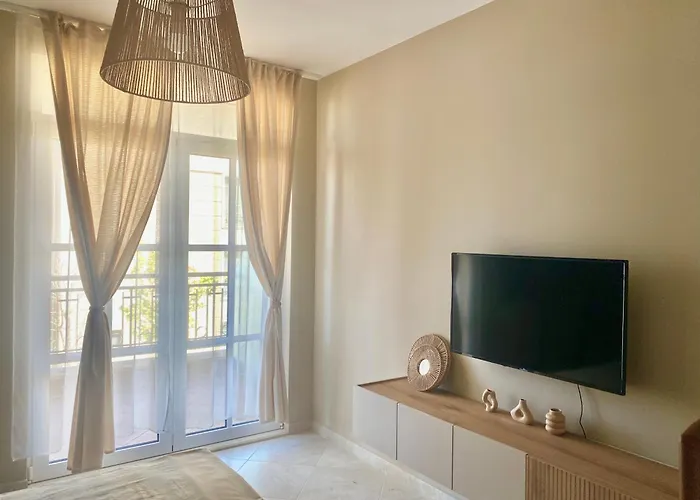 и студия в комплекс Flores Garden Apartament