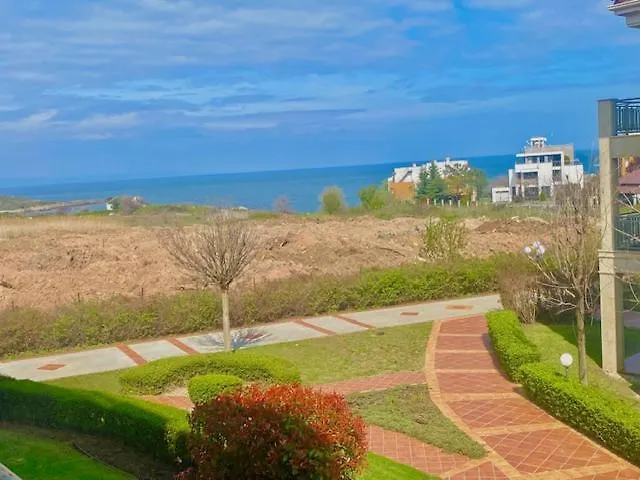 и студия в комплекс Flores Garden Cernomoreț